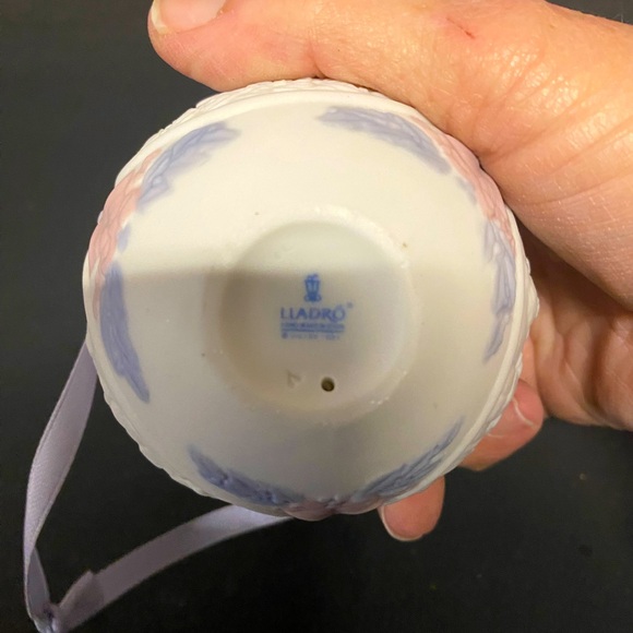 LLADRO 1991 Porcelain Christmas Ball. Retired - Picture 7 of 9